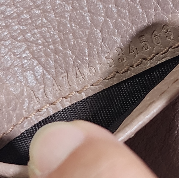 Gucci Marmont Trifold compact Wallet. Minor corner wear. Needs some cleaning. - Picture 15 of 16